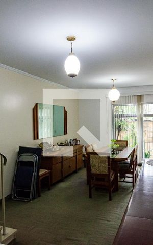 Casa à venda com 400m², 6 quartos e 3 vagas Casa à venda com 400m², 6 quartos e 3 vagasSala Casa 1