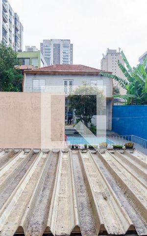 Casa à venda com 400m², 6 quartos e 3 vagas Casa à venda com 400m², 6 quartos e 3 vagasVista do Quarto 4 Casa 1