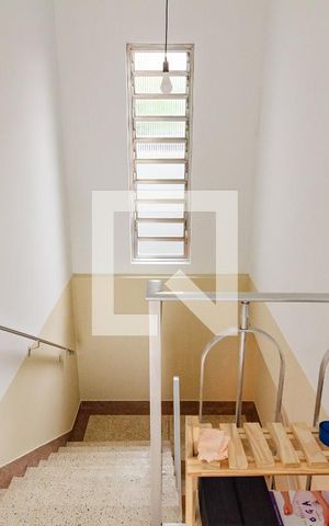 Casa à venda com 400m², 6 quartos e 3 vagas Casa à venda com 400m², 6 quartos e 3 vagasEscadas Casa 2