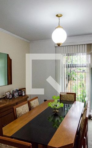 Casa à venda com 400m², 6 quartos e 3 vagas Casa à venda com 400m², 6 quartos e 3 vagasSala Casa 1
