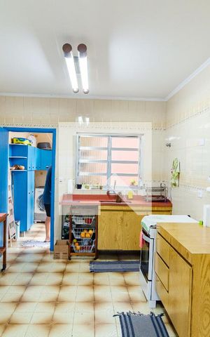 Casa à venda com 400m², 6 quartos e 3 vagas Casa à venda com 400m², 6 quartos e 3 vagasCozinha Casa 2