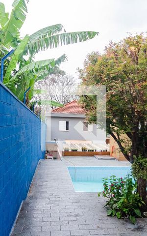 Casa à venda com 400m², 6 quartos e 3 vagas Casa à venda com 400m², 6 quartos e 3 vagasVista da Sala Casa 2