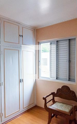 Casa à venda com 400m², 6 quartos e 3 vagas Casa à venda com 400m², 6 quartos e 3 vagasQuarto 3 Casa 1