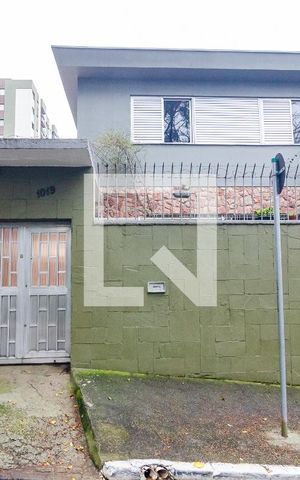 Casa à venda com 400m², 6 quartos e 3 vagas Casa à venda com 400m², 6 quartos e 3 vagasFachada