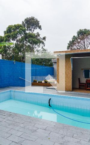 Casa à venda com 400m², 6 quartos e 3 vagas Casa à venda com 400m², 6 quartos e 3 vagasPiscina