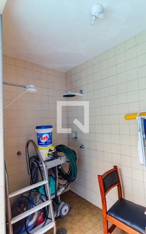 Casa à venda com 400m², 6 quartos e 3 vagas Casa à venda com 400m², 6 quartos e 3 vagasPiscina