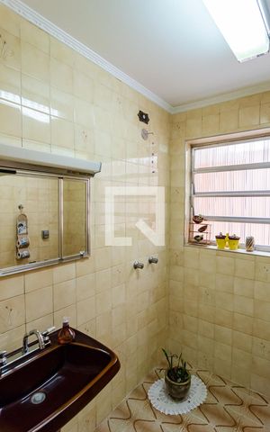 Casa à venda com 400m², 6 quartos e 3 vagas Casa à venda com 400m², 6 quartos e 3 vagasLavabo Casa 1