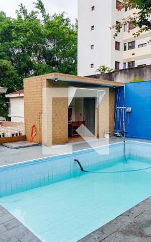 Casa à venda com 400m², 6 quartos e 3 vagas Casa à venda com 400m², 6 quartos e 3 vagasPiscina