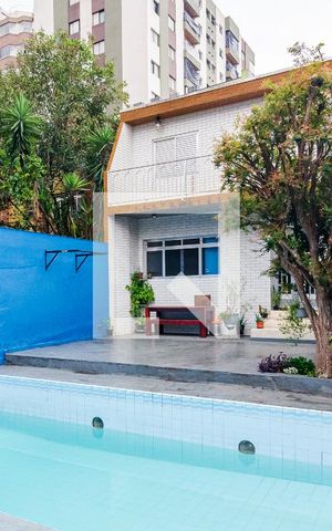 Casa à venda com 400m², 6 quartos e 3 vagas Casa à venda com 400m², 6 quartos e 3 vagasPiscina