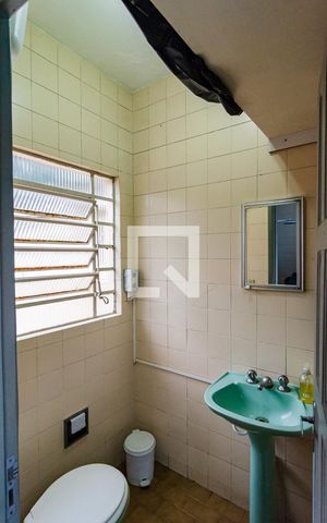 Casa à venda com 400m², 6 quartos e 3 vagas Casa à venda com 400m², 6 quartos e 3 vagasBanheiro da Piscina