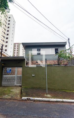 Casa à venda com 400m², 6 quartos e 3 vagas Casa à venda com 400m², 6 quartos e 3 vagasFachada