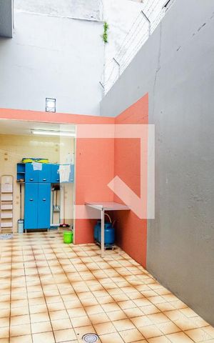Casa à venda com 400m², 6 quartos e 3 vagas Casa à venda com 400m², 6 quartos e 3 vagasÁrea de Serviço Casa 2