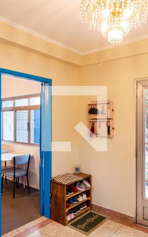 Casa à venda com 400m², 6 quartos e 3 vagas Casa à venda com 400m², 6 quartos e 3 vagasHall da Casa 2