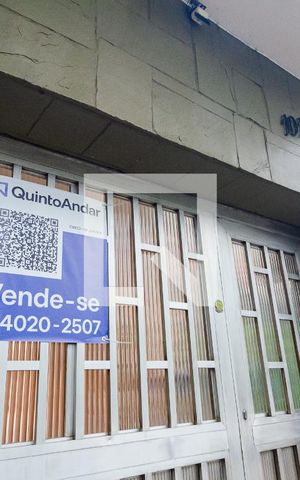 Casa à venda com 400m², 6 quartos e 3 vagas Casa à venda com 400m², 6 quartos e 3 vagasFachada