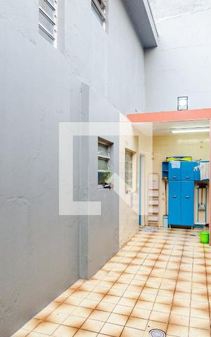 Casa à venda com 400m², 6 quartos e 3 vagas Casa à venda com 400m², 6 quartos e 3 vagasÁrea de Serviço Casa 2