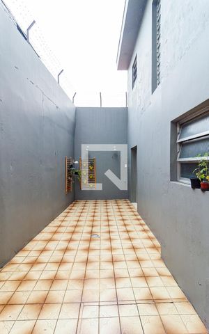 Casa à venda com 400m², 6 quartos e 3 vagas Casa à venda com 400m², 6 quartos e 3 vagasÁrea de Serviço Casa 2