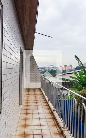 Casa à venda com 400m², 6 quartos e 3 vagas Casa à venda com 400m², 6 quartos e 3 vagasVaranda Casa 2