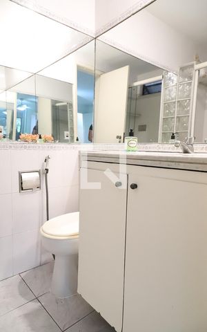 Apartamento à venda com 110m², 3 quartos e 1 vaga Apartamento à venda com 110m², 3 quartos e 1 vagaBanheiro da suíte