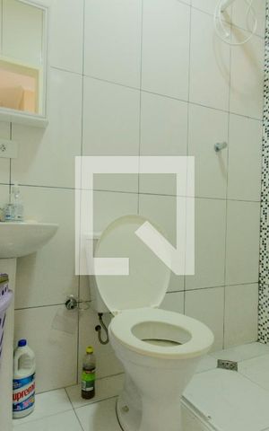 Casa à venda com 70m², 2 quartos e sem vaga Casa à venda com 70m², 2 quartos e sem vagaBanheiro