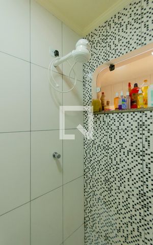 Casa à venda com 70m², 2 quartos e sem vaga Casa à venda com 70m², 2 quartos e sem vagaBanheiro
