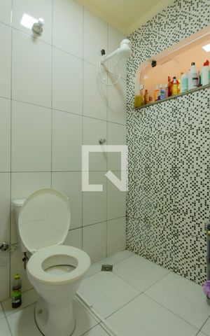 Casa à venda com 70m², 2 quartos e sem vaga Casa à venda com 70m², 2 quartos e sem vagaBanheiro