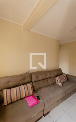 Casa à venda com 70m², 2 quartos e sem vaga Casa à venda com 70m², 2 quartos e sem vagaSala