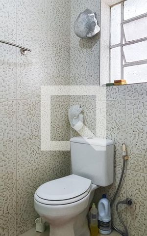 Casa à venda com 250m², 4 quartos e 2 vagas Casa à venda com 250m², 4 quartos e 2 vagasBanheiro de Serviço