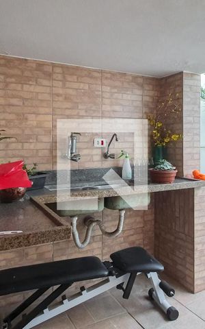 Casa à venda com 250m², 4 quartos e 2 vagas Casa à venda com 250m², 4 quartos e 2 vagasÁrea Externa