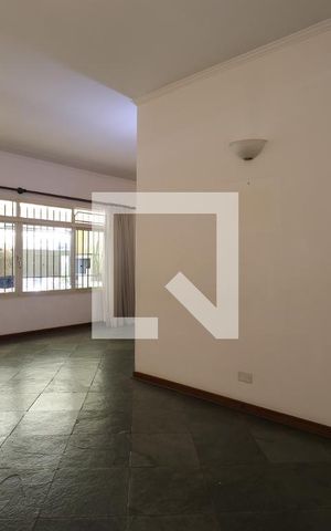 Casa à venda com 184m², 3 quartos e 3 vagasSala
