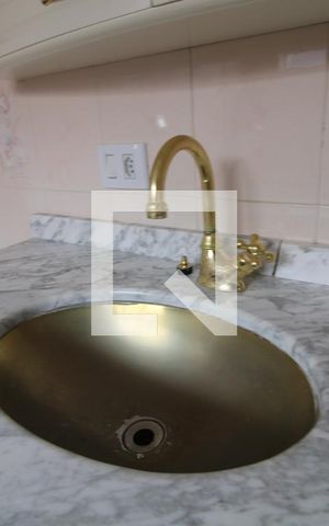 Casa à venda com 1000m², 3 quartos e 6 vagasPia banheiro da suíte 2