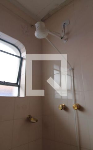 Casa à venda com 1000m², 3 quartos e 6 vagasChuveiro banheiro da suíte 2
