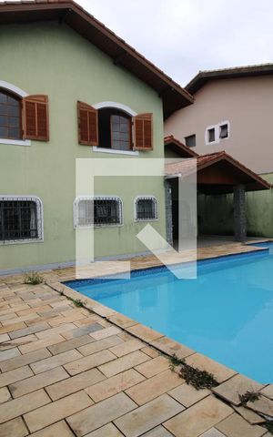 Casa à venda com 1000m², 3 quartos e 6 vagasFachada 