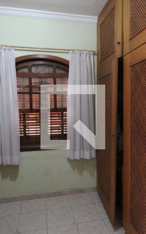 Casa à venda com 1000m², 3 quartos e 6 vagasQuarto de serviço