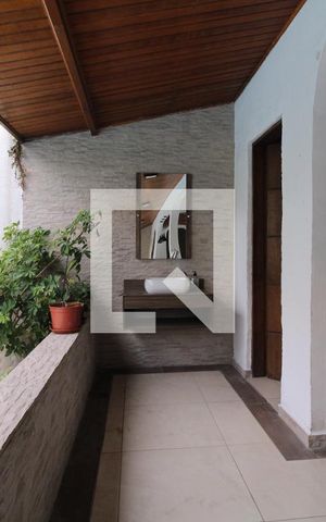 Casa à venda com 1000m², 3 quartos e 6 vagasBanheiro da piscina