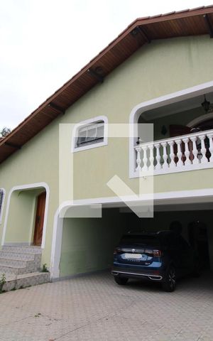 Casa à venda com 1000m², 3 quartos e 6 vagasFachada