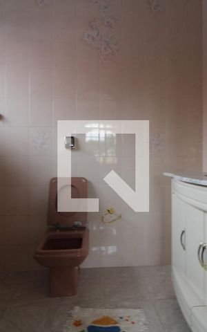 Casa à venda com 1000m², 3 quartos e 6 vagasBanheiro da suíte 2