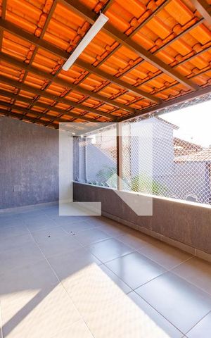 Casa à venda com 270m², 4 quartos e 4 vagas Casa à venda com 270m², 4 quartos e 4 vagasGaragem