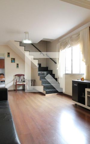 Casa à venda com 360m², 4 quartos e 1 vagaSala