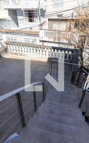 Casa para alugar com 120m², 2 quartos e sem vagaEscada