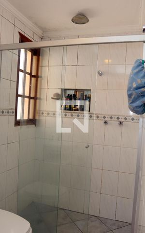 Casa à venda com 183m², 3 quartos e 2 vagasBanheiro da Suíte