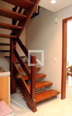 Casa à venda com 183m², 3 quartos e 2 vagasEscada Sala