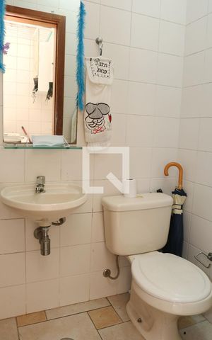 Casa à venda com 183m², 3 quartos e 2 vagasBanheiro de serviço