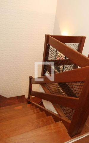 Casa à venda com 183m², 3 quartos e 2 vagasEscada Sala