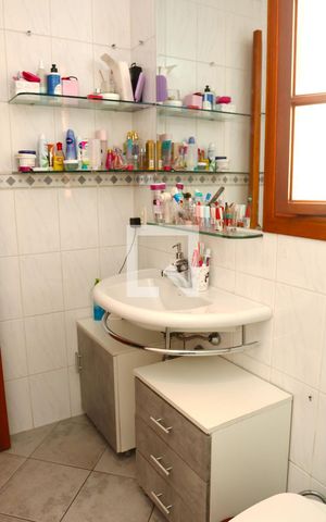 Casa à venda com 183m², 3 quartos e 2 vagasBanheiro