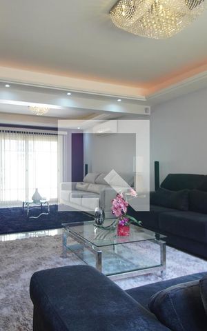 Casa à venda com 205m², 3 quartos e 2 vagasSala