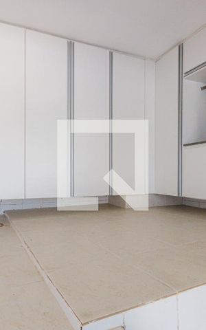 Casa de condomínio à venda com 380m², 3 quartos e 1 vaga Casa de condomínio à venda com 380m², 3 quartos e 1 vagaÁrea de Serviço
