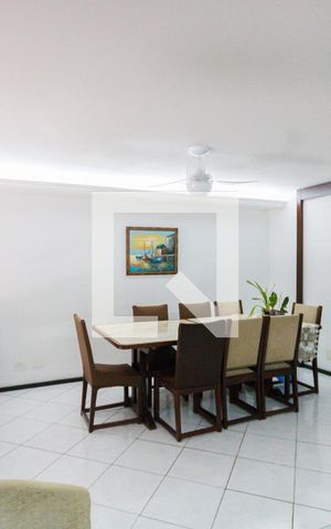Casa de condomínio à venda com 380m², 3 quartos e 1 vaga Casa de condomínio à venda com 380m², 3 quartos e 1 vagaSala