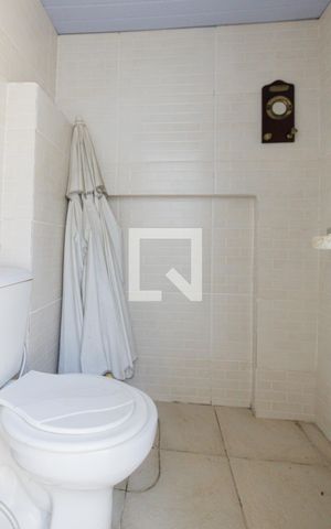 Casa de condomínio à venda com 380m², 3 quartos e 1 vaga Casa de condomínio à venda com 380m², 3 quartos e 1 vagaLavabo do Espaço Gourmet
