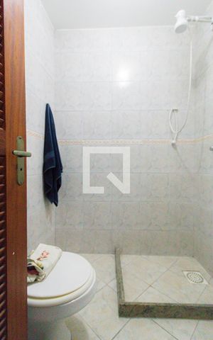 Casa de condomínio à venda com 380m², 3 quartos e 1 vaga Casa de condomínio à venda com 380m², 3 quartos e 1 vagaBanheiro de Serviço