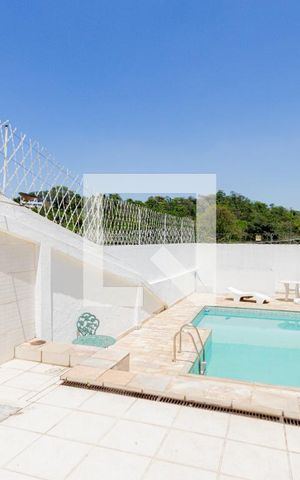 Casa de condomínio à venda com 380m², 3 quartos e 1 vaga Casa de condomínio à venda com 380m², 3 quartos e 1 vagaPiscina